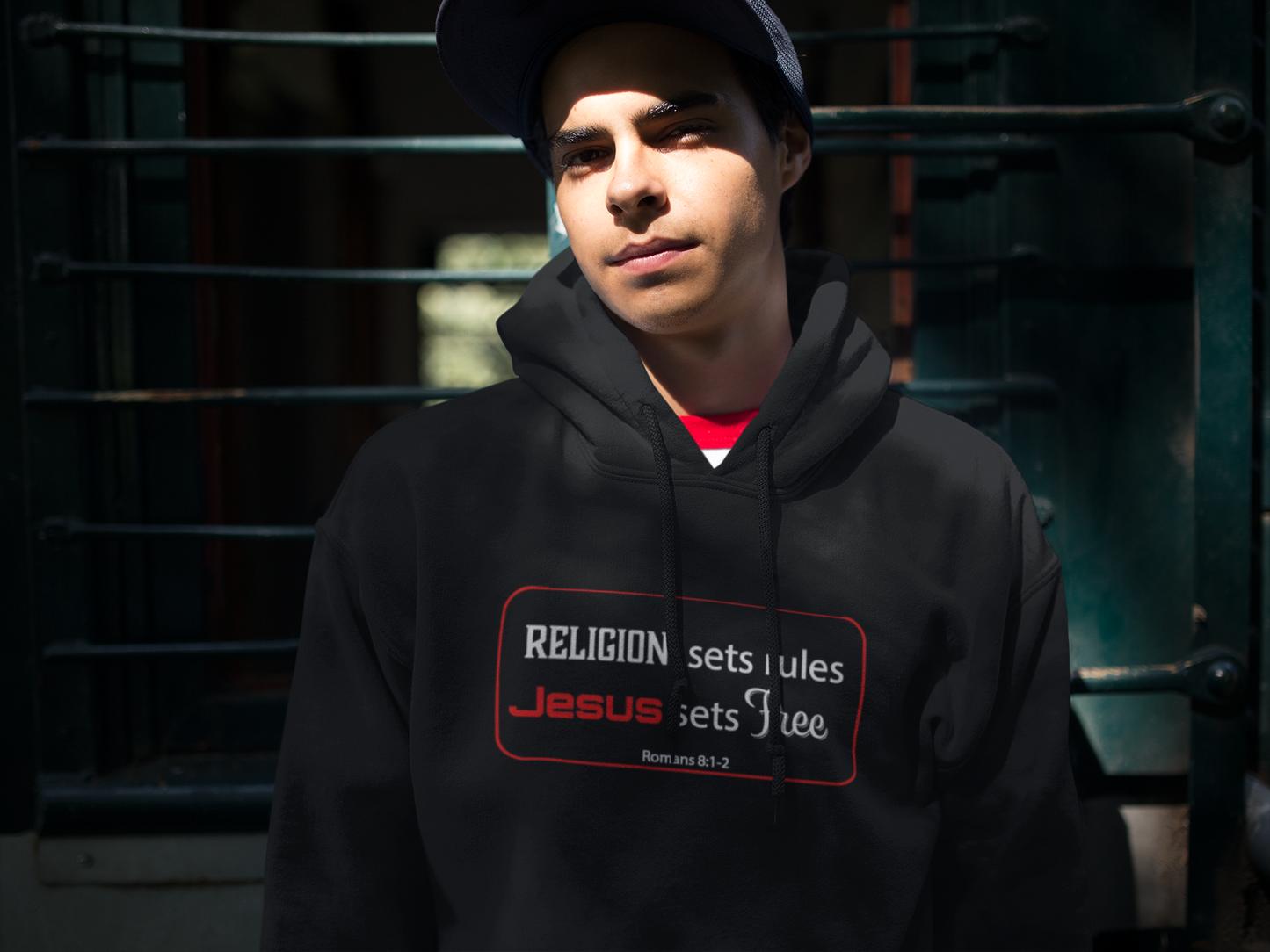 Religion sets rules Jesus sets free T Shirt