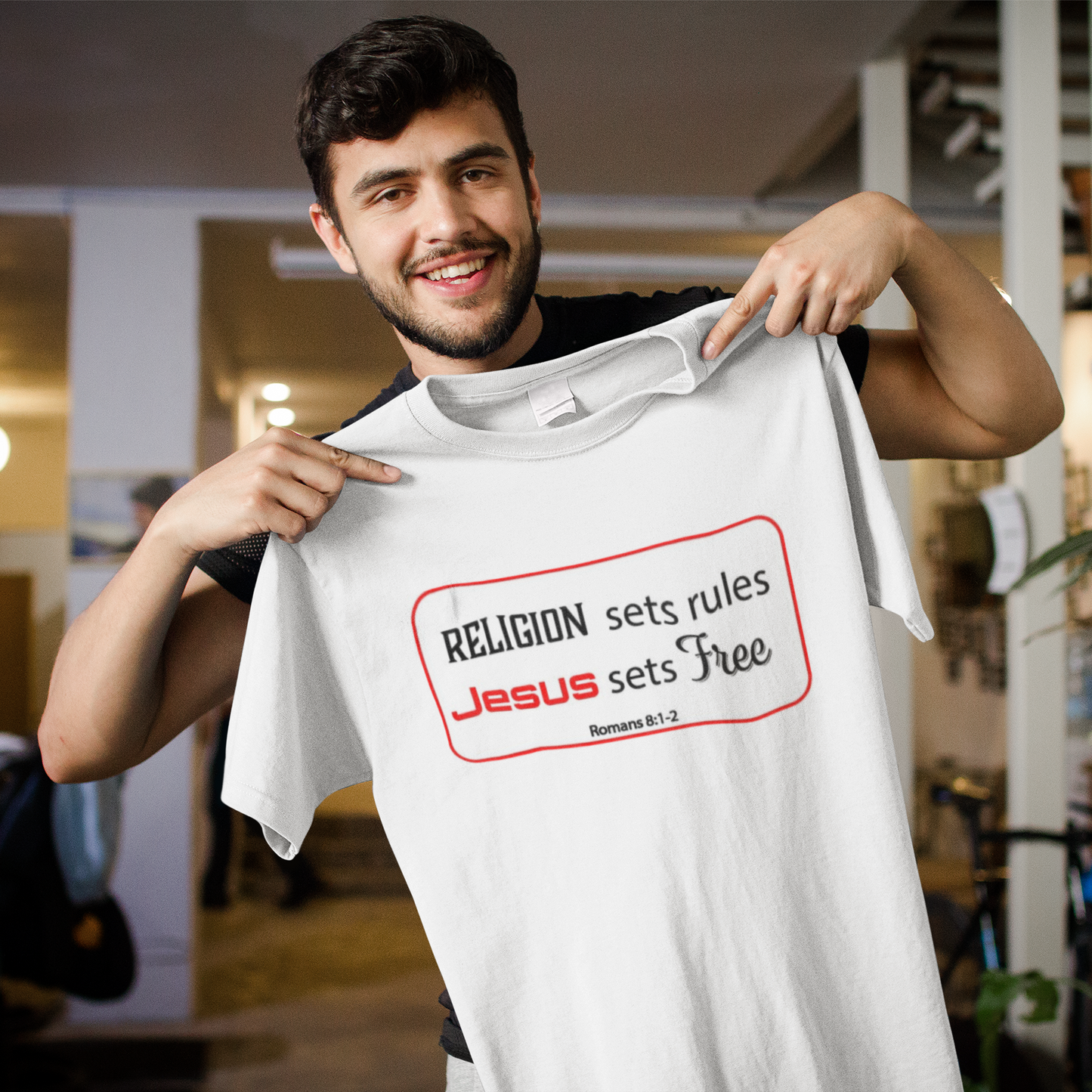 Religion sets rules Jesus sets free T Shirt