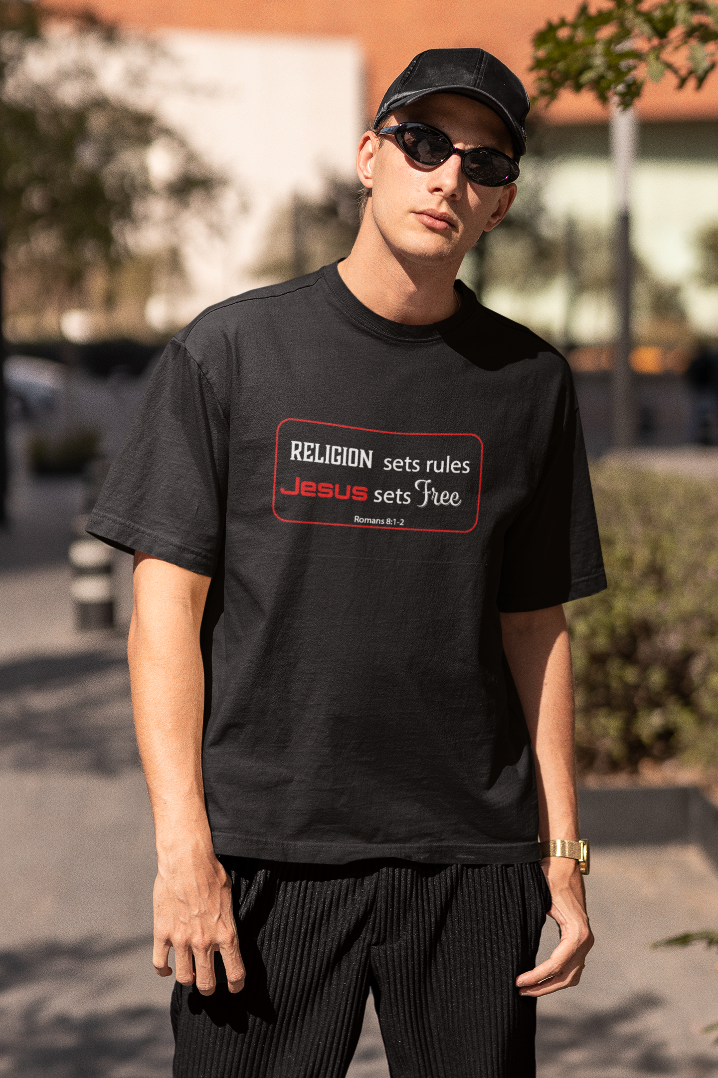 Religion sets rules Jesus sets free T Shirt