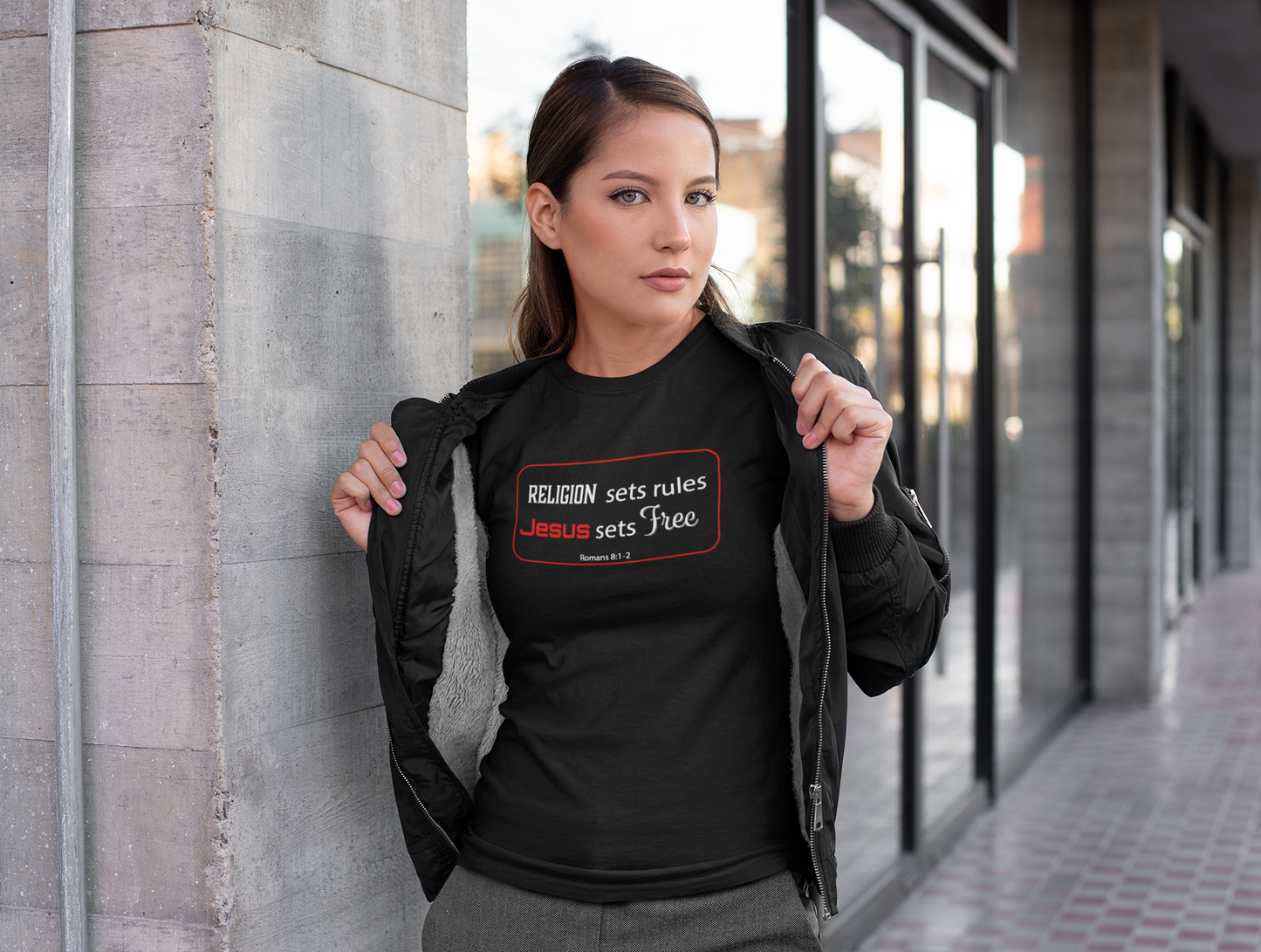 Religion sets rules Jesus sets free T Shirt
