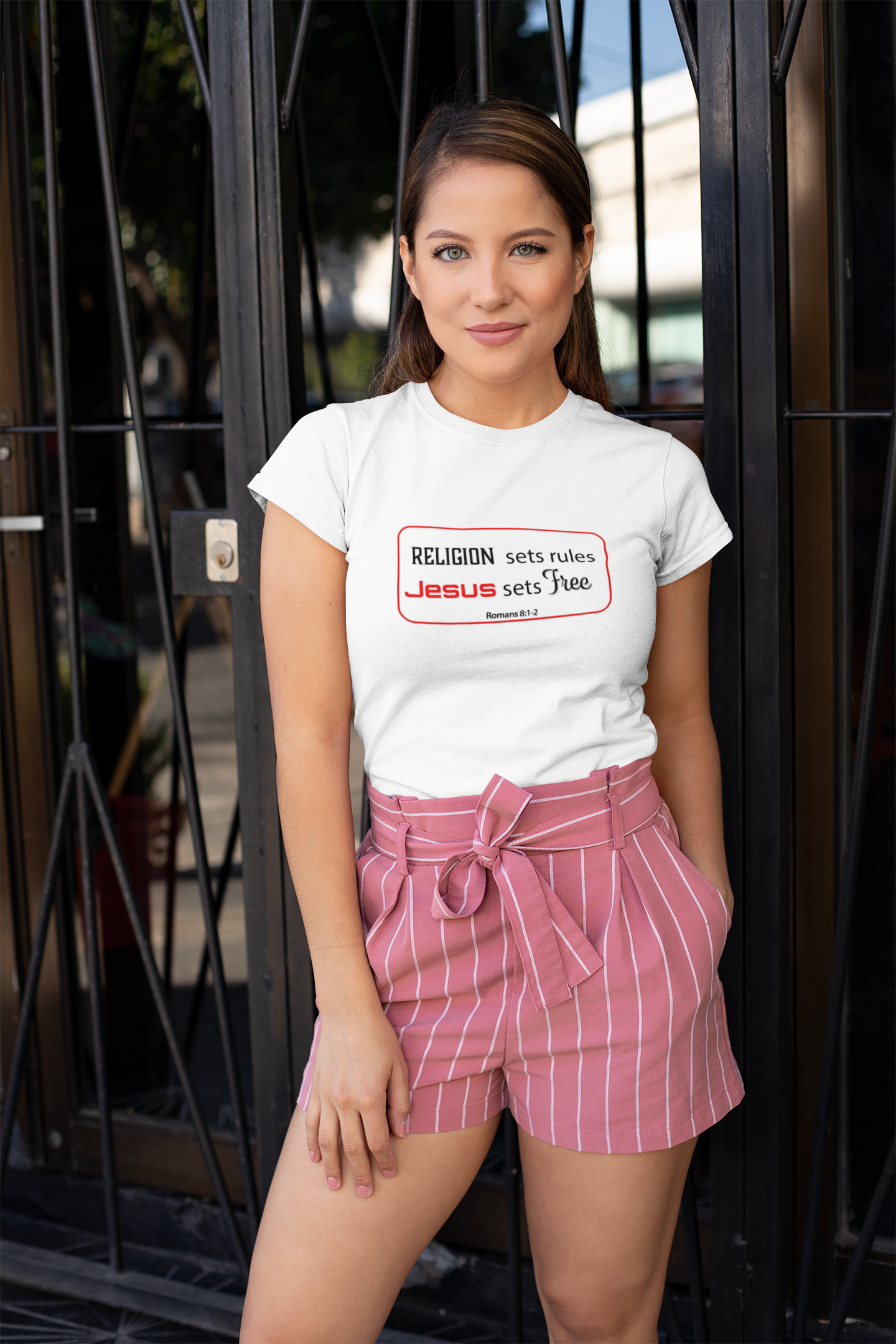 Religion sets rules Jesus sets free T Shirt